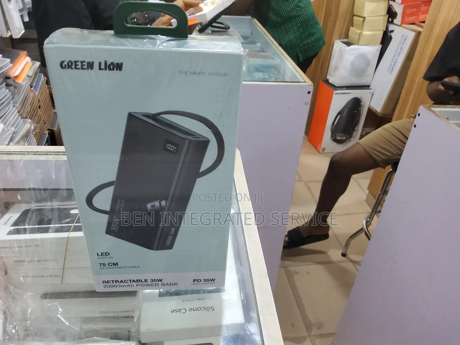 Ultimate Portable : Green Lion 35w Retractable 20000mah Power Bank