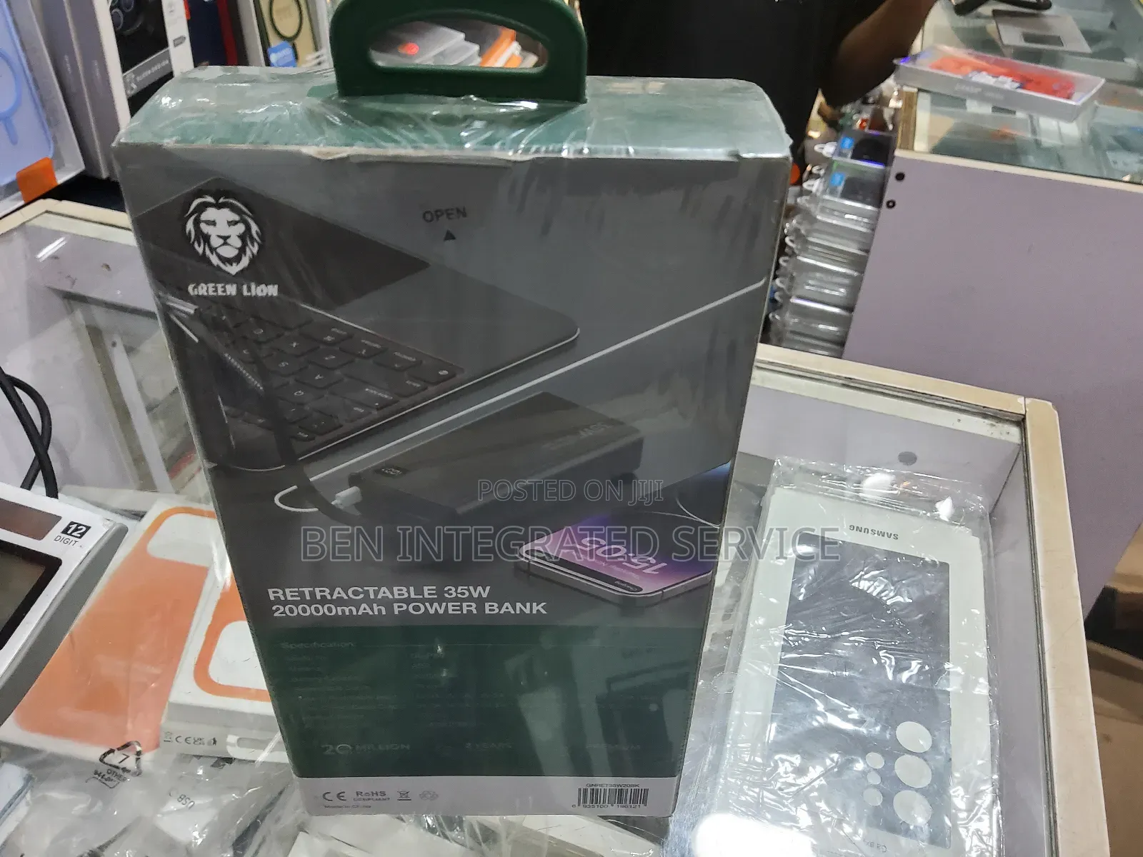 Ultimate Portable : Green Lion 35w Retractable 20000mah Power Bank