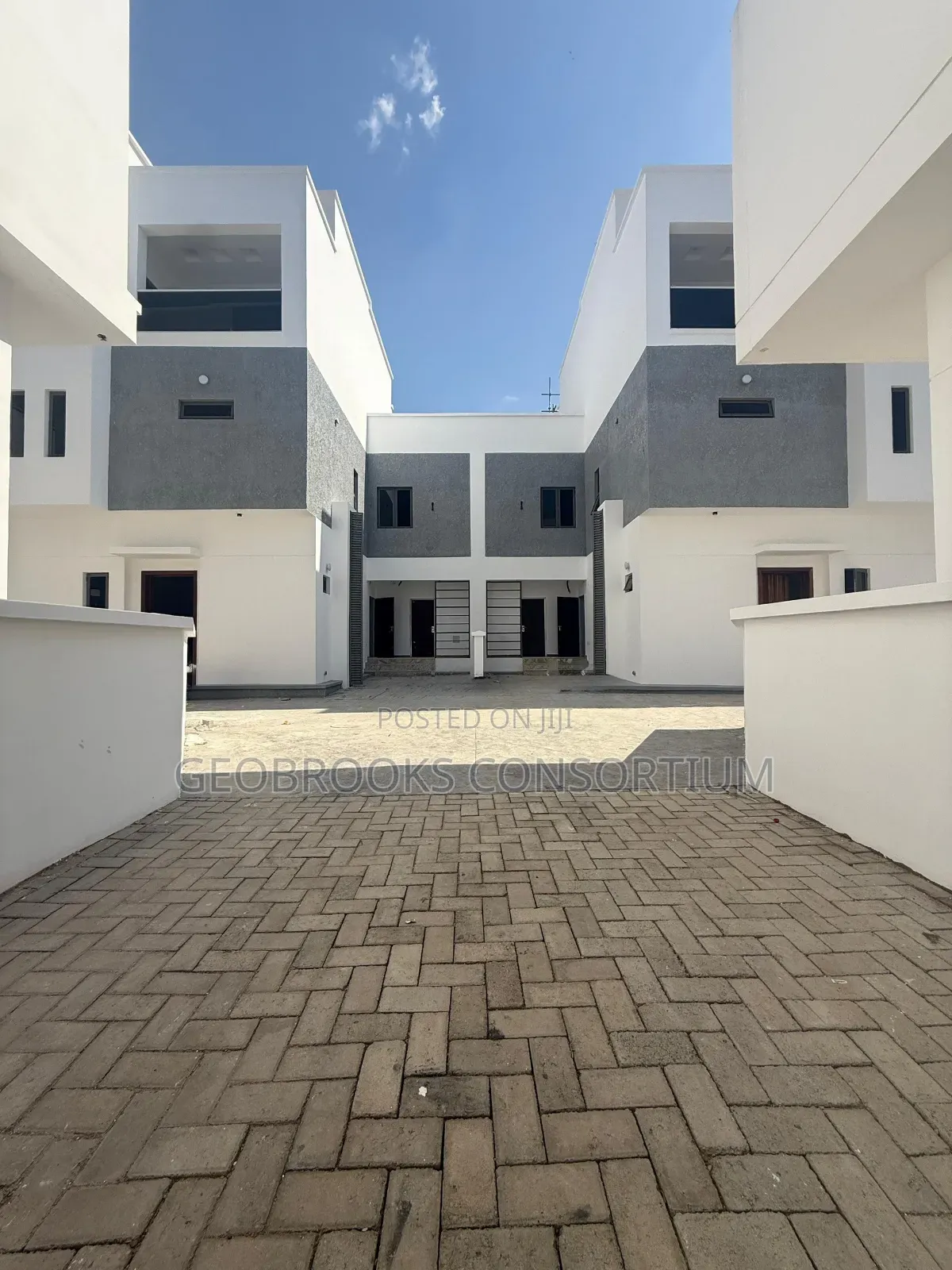 4bdrm Duplex in Kolapo Ishola Gra, Akobo for sale