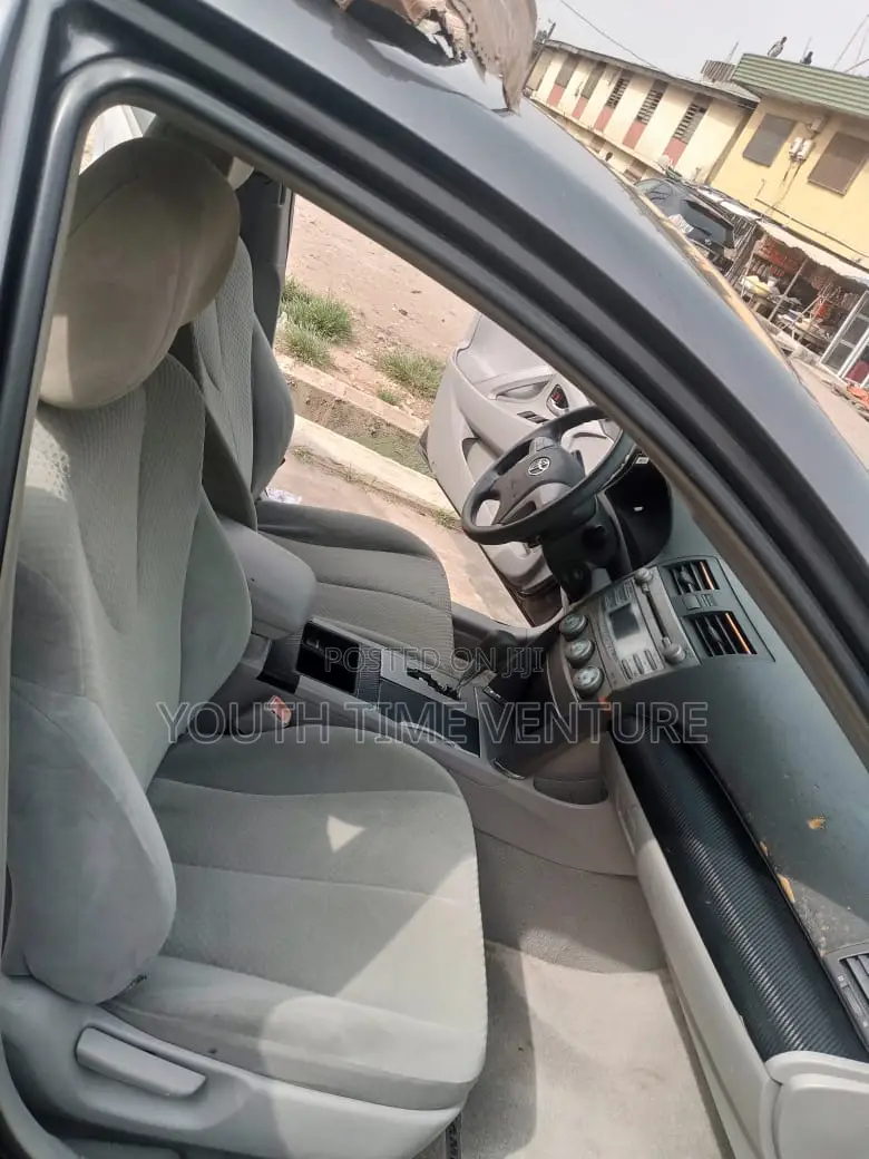 Toyota Camry LE 4dr Sedan (2.4L 4cyl 5A) 2008 Gray