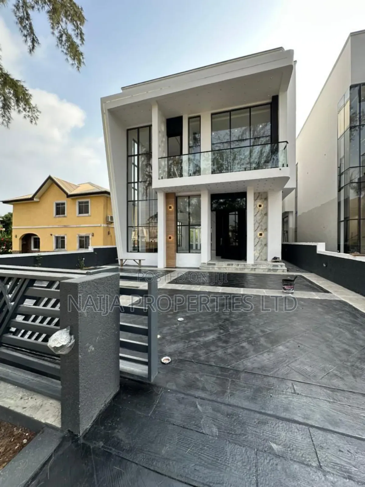 5bdrm Duplex in Lekki County for sale
