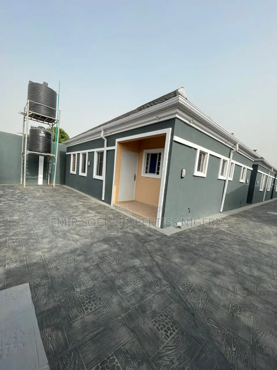 8bdrm Room & Parlour in Elebu Ibadan, Oluyole for sale