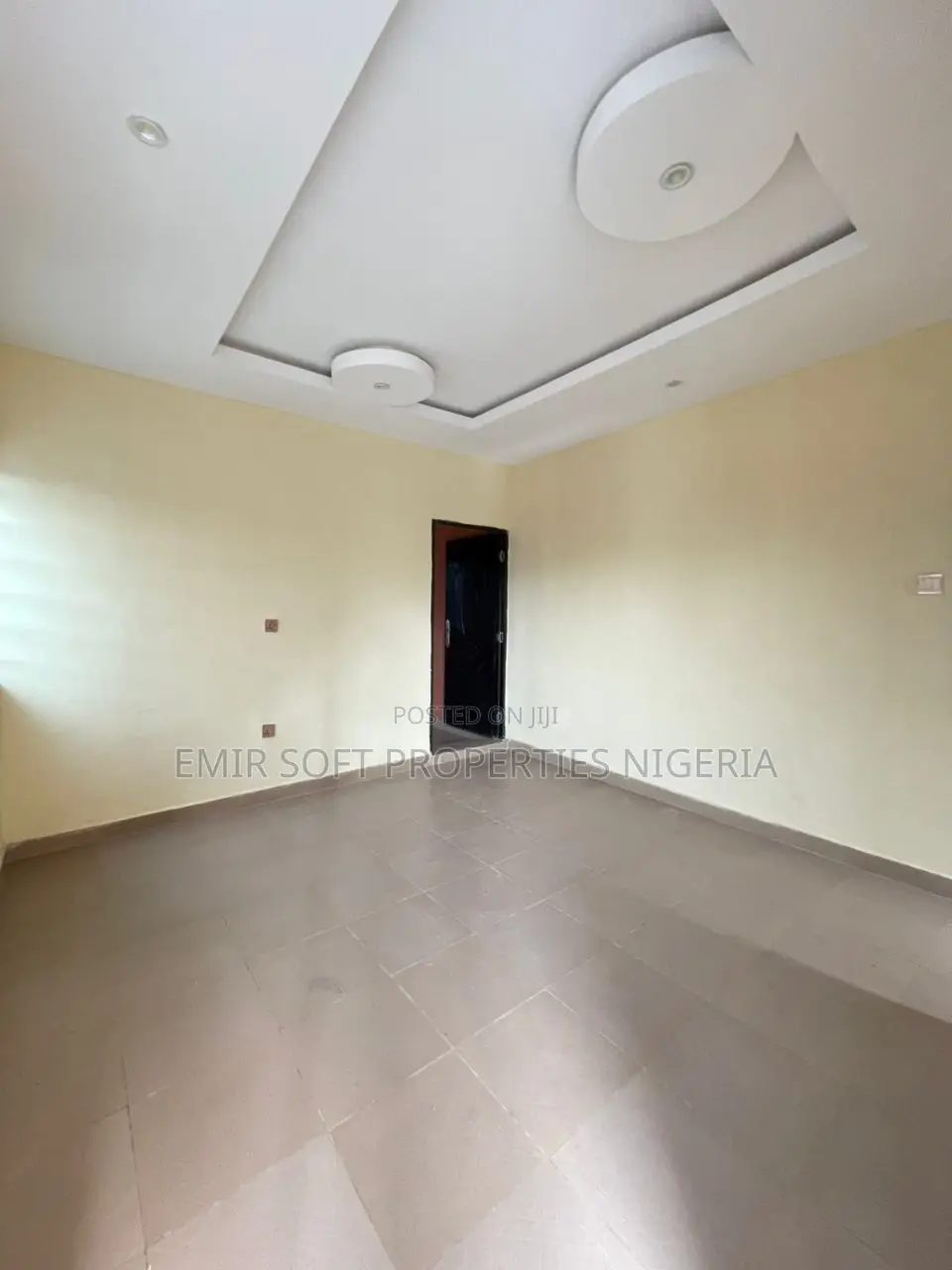 8bdrm Room & Parlour in Elebu Ibadan, Oluyole for sale