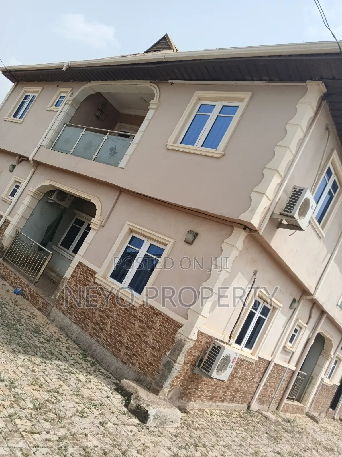 Furnished 3bdrm Block of Flats in Olumo Oreyo Igbogbo for rent