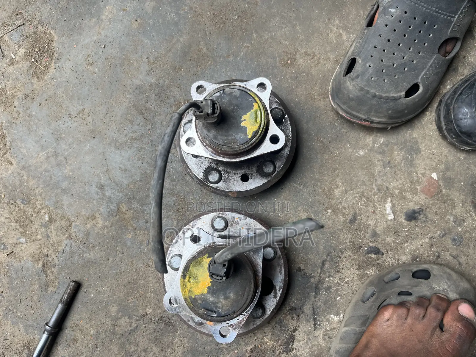 Toyota Camry 2004 Rear Hub (Back Hub) Available