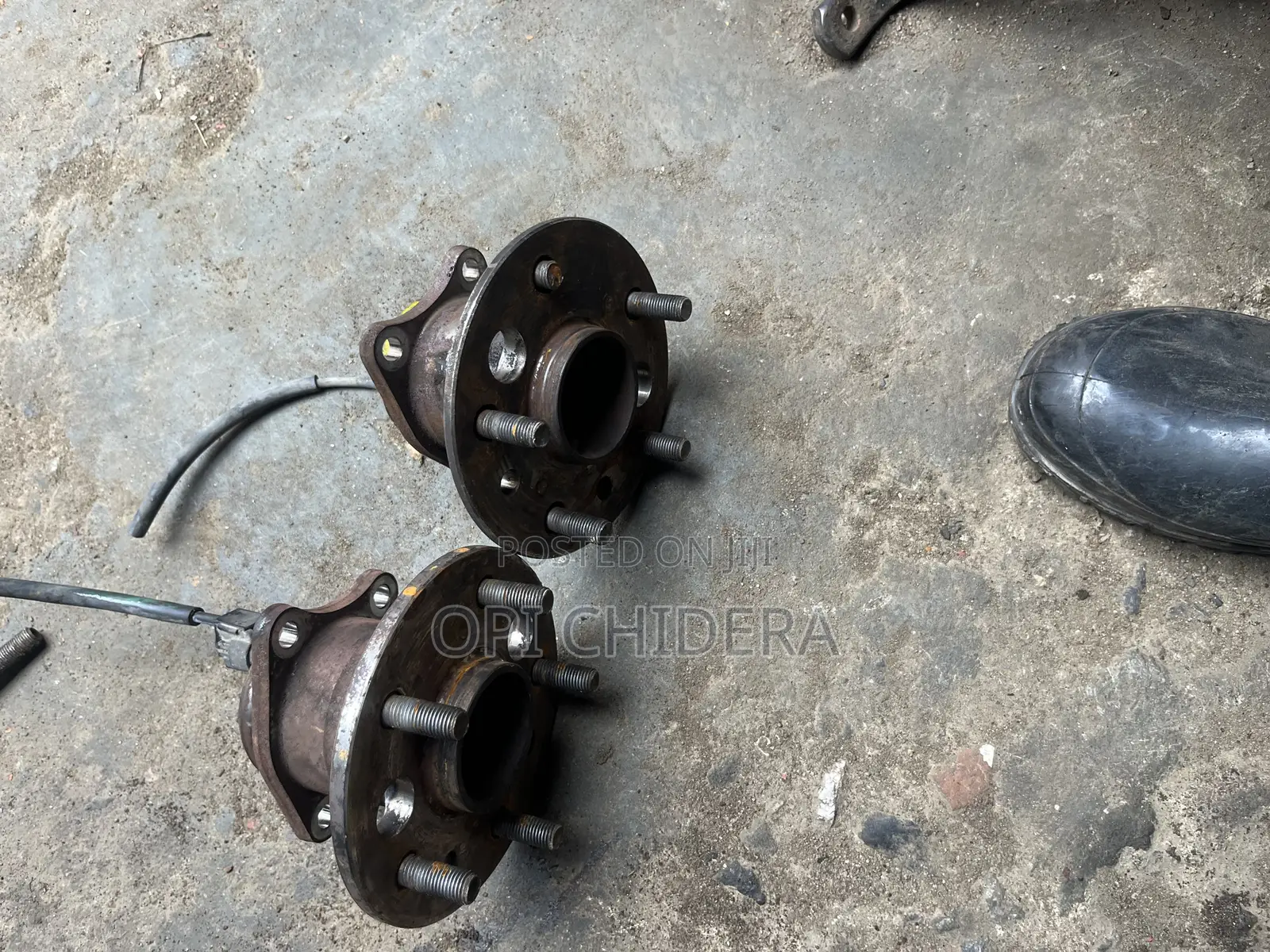 Toyota Camry 2004 Rear Hub (Back Hub) Available