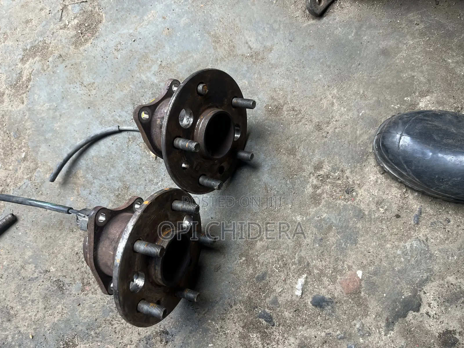 Toyota Camry 2004 Rear Hub (Back Hub) Available