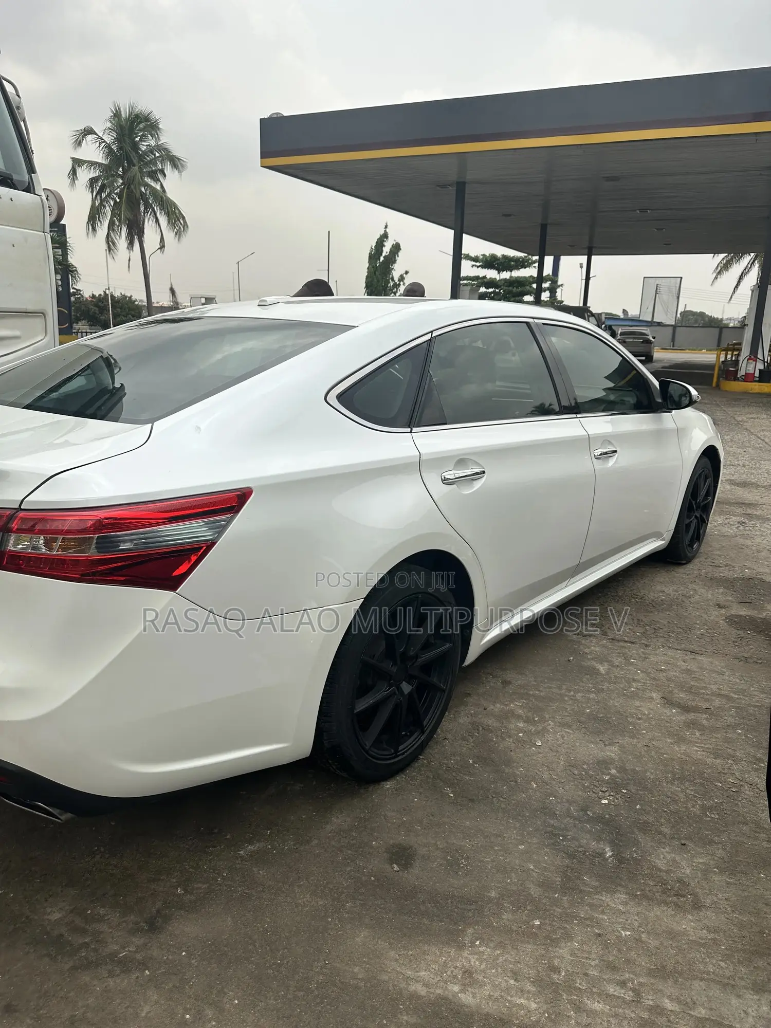 Toyota Avalon XLE Premium Sedan FWD (3.5L 6cyl 6A) 2013 White
