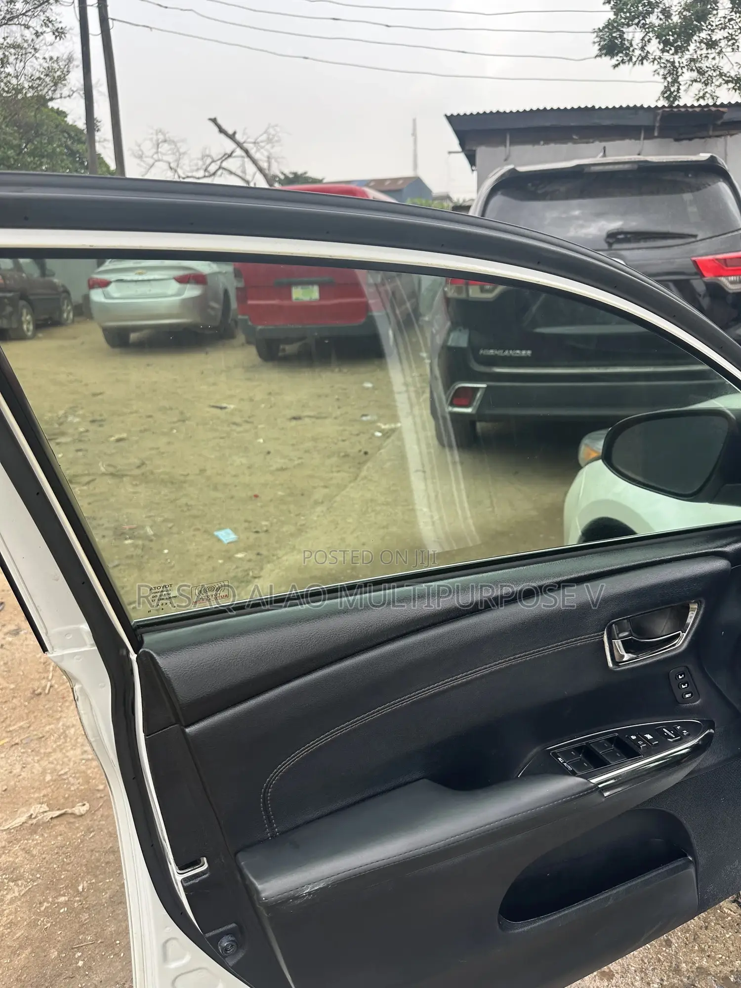 Toyota Avalon XLE Premium Sedan FWD (3.5L 6cyl 6A) 2013 White