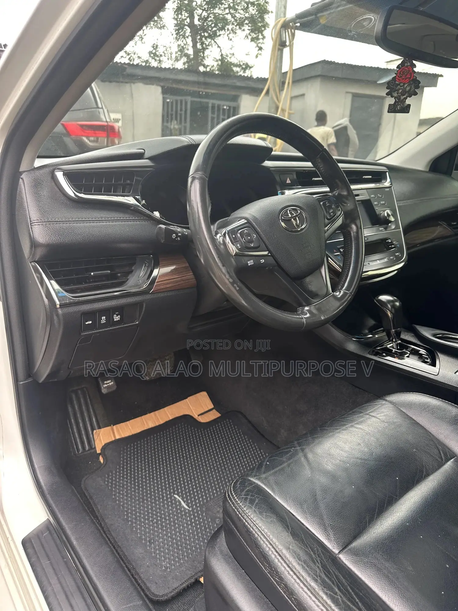 Toyota Avalon XLE Premium Sedan FWD (3.5L 6cyl 6A) 2013 White