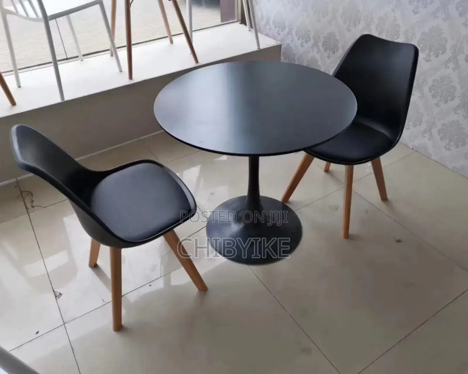 Restaurant Set's Round Table Chairs With Foam