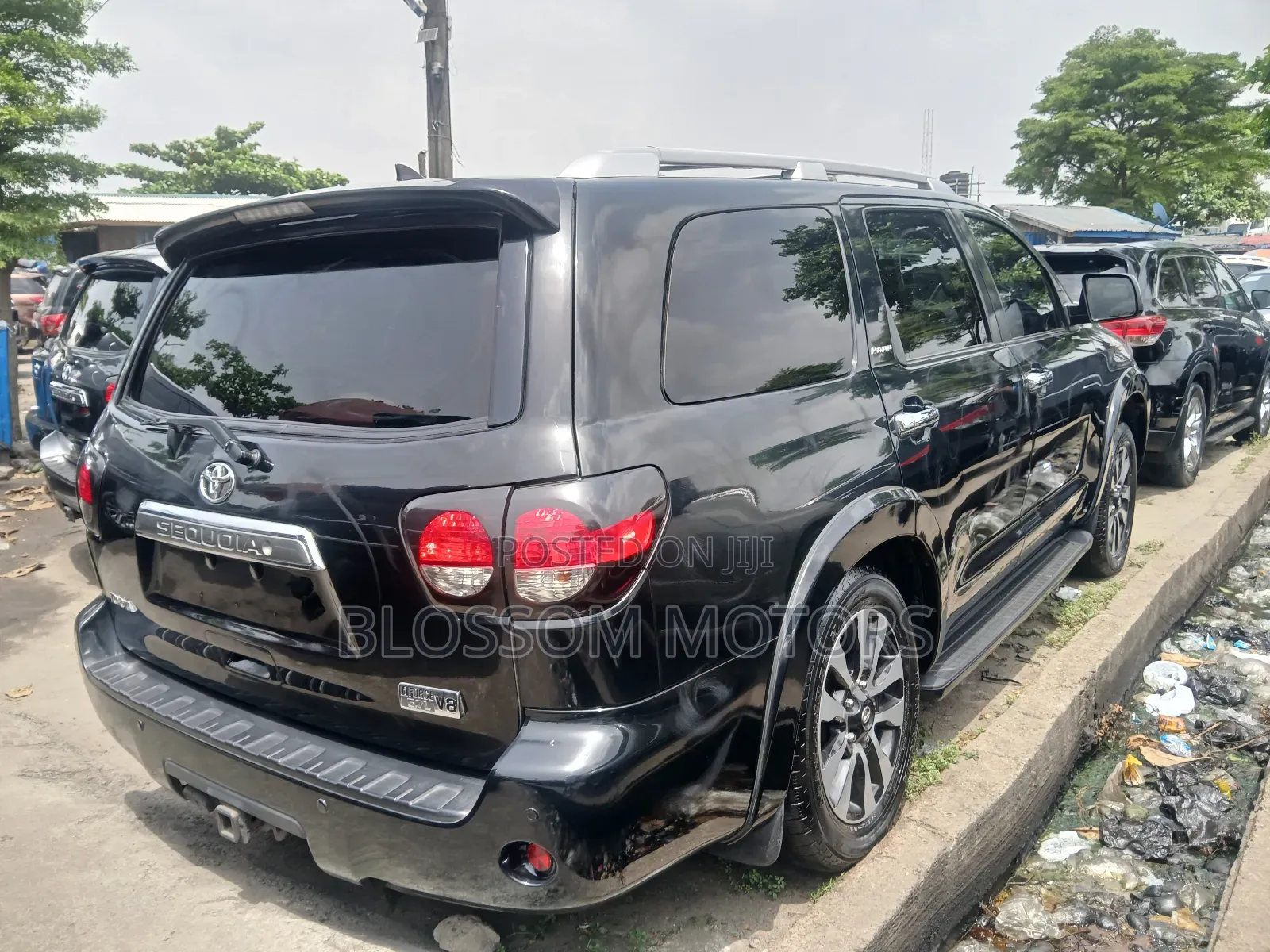 Toyota Sequoia Platinum 4dr SUV 4WD (5.7L 8cyl 6A) 2017 Black
