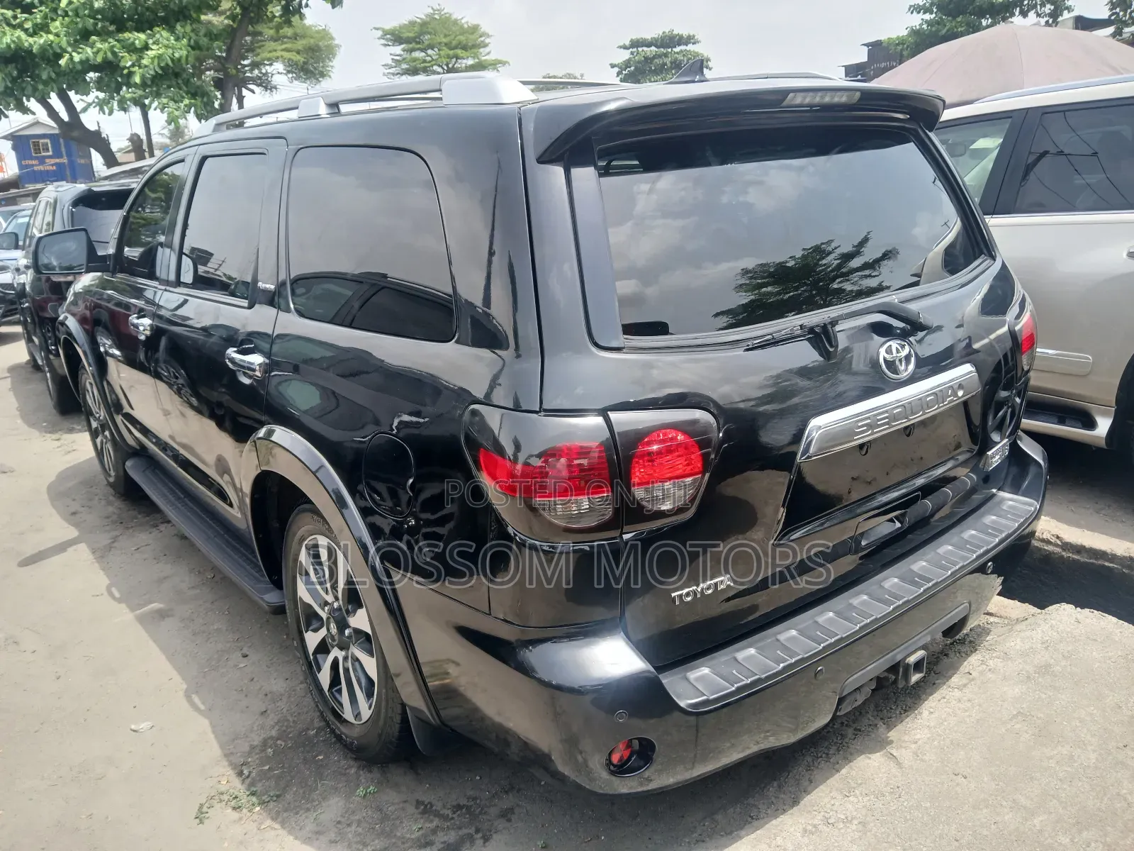 Toyota Sequoia Platinum 4dr SUV 4WD (5.7L 8cyl 6A) 2017 Black
