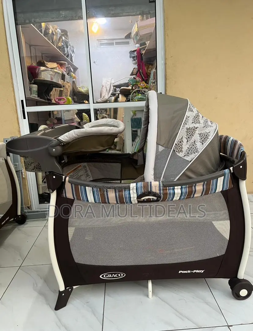 Graco Baby Cot With Foldable Dresser and Free Mosquito Net