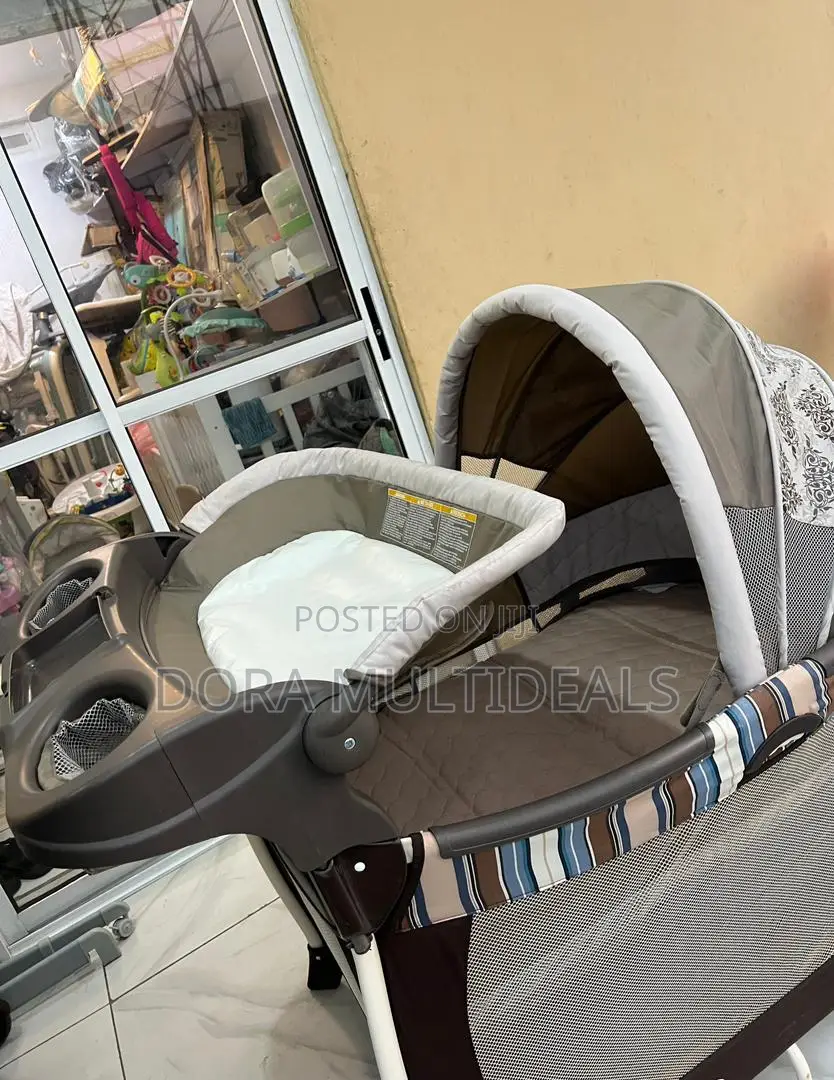 Graco Baby Cot With Foldable Dresser and Free Mosquito Net