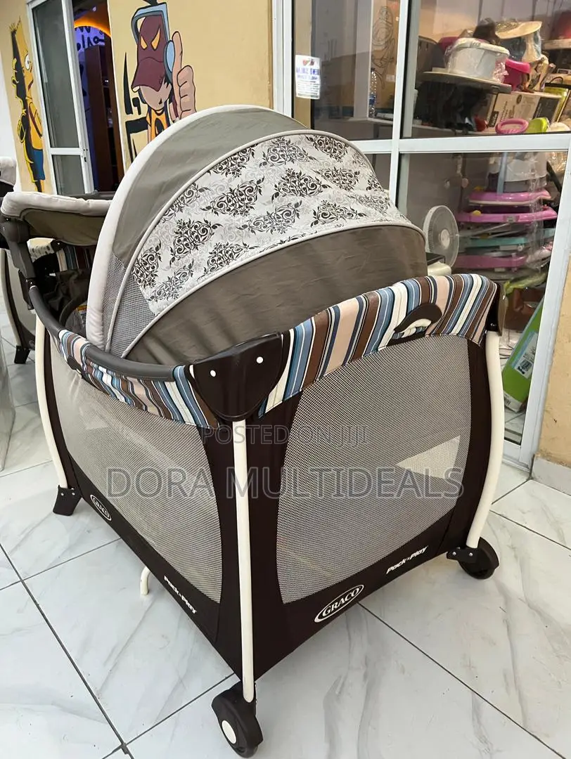 Graco Baby Cot With Foldable Dresser and Free Mosquito Net