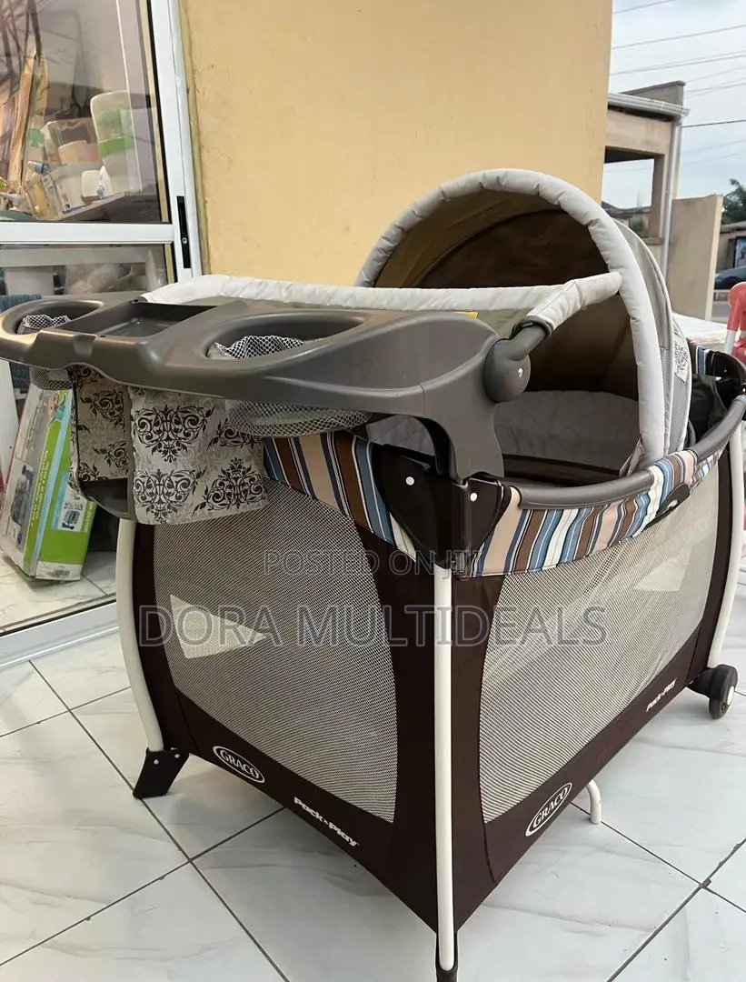 Graco Baby Cot With Foldable Dresser and Free Mosquito Net