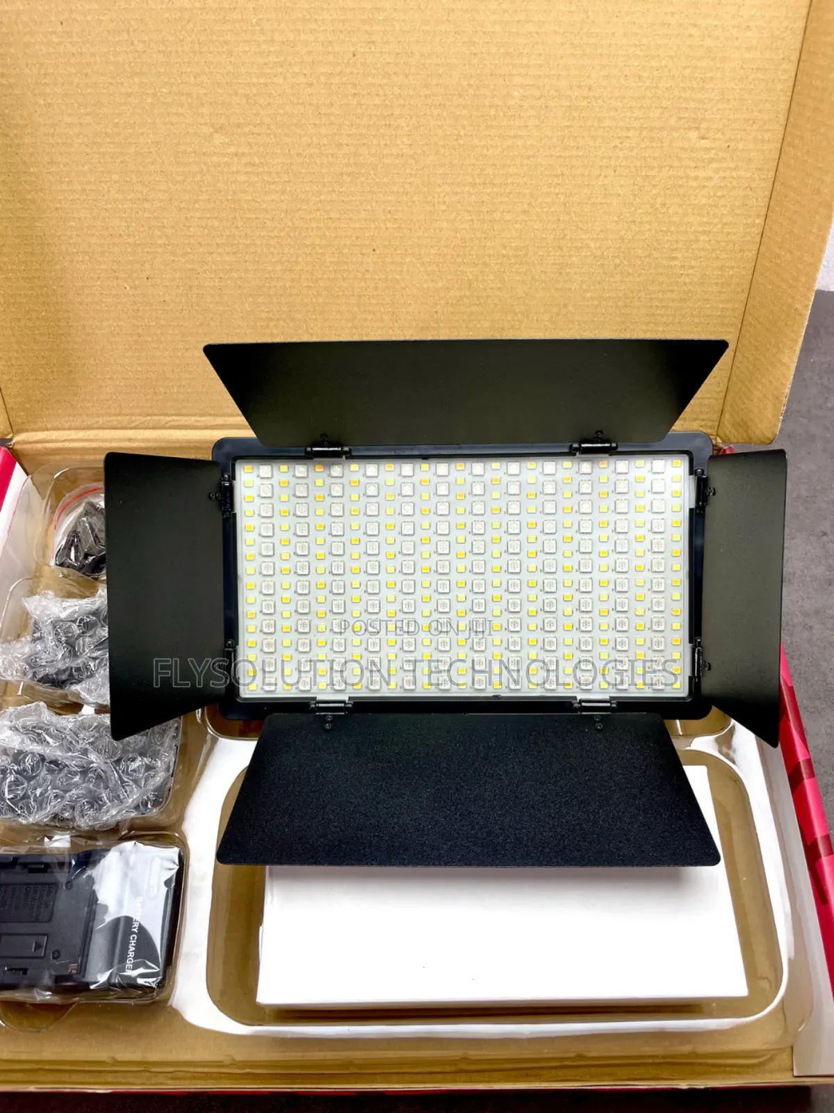 Led 600 RGB Light With Batteries Stand