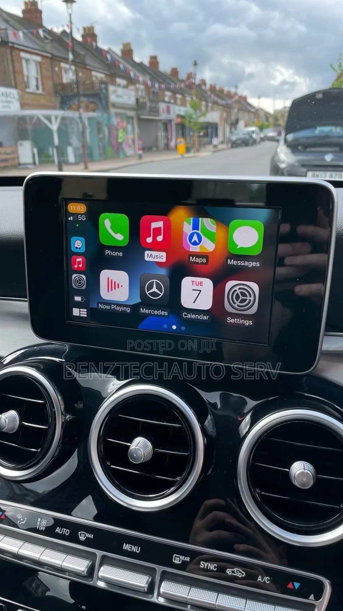 205 Mercedes Apple Carplay
