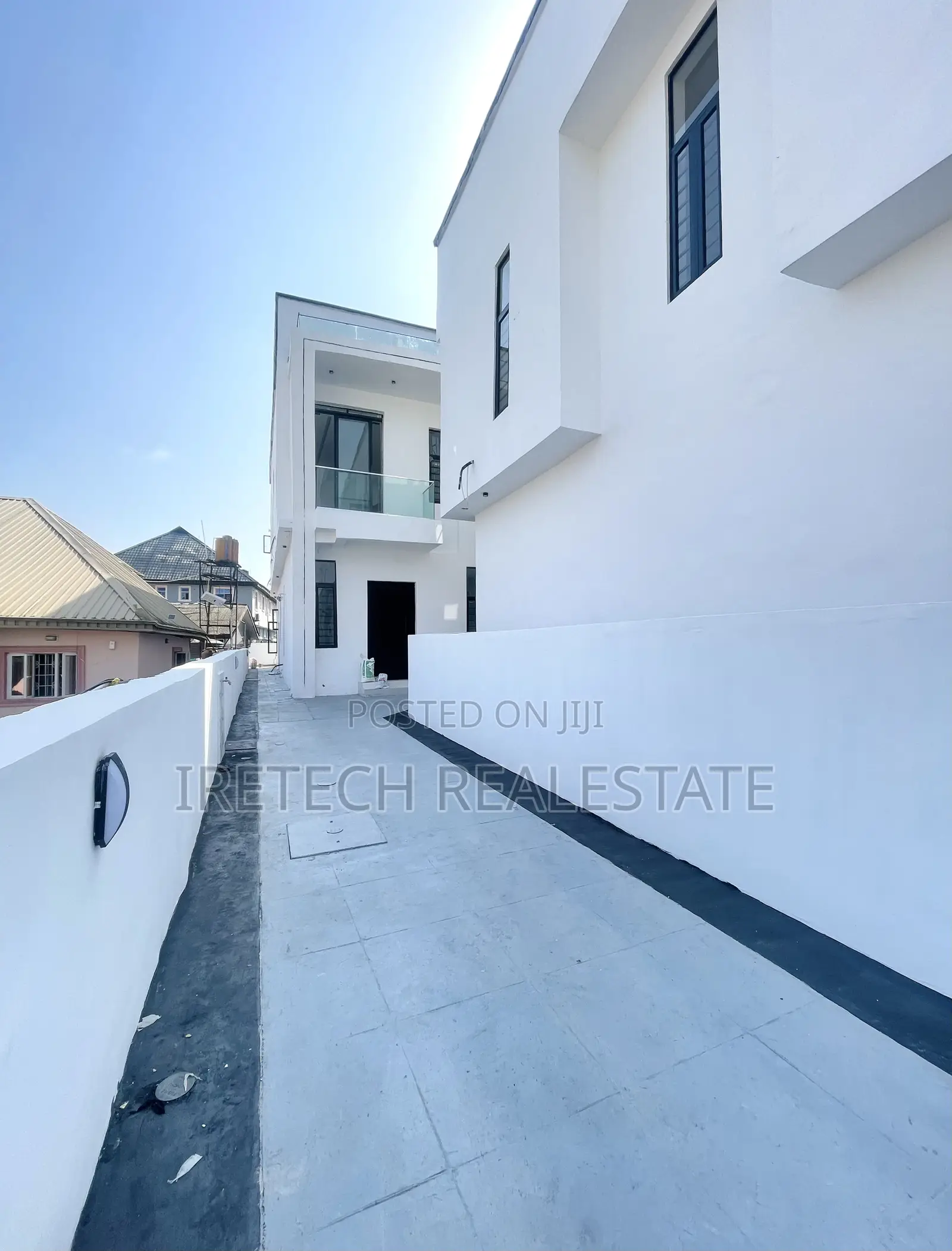 4bdrm Duplex in Ajah In A Secured, Off Lekki-Epe Expressway for sale