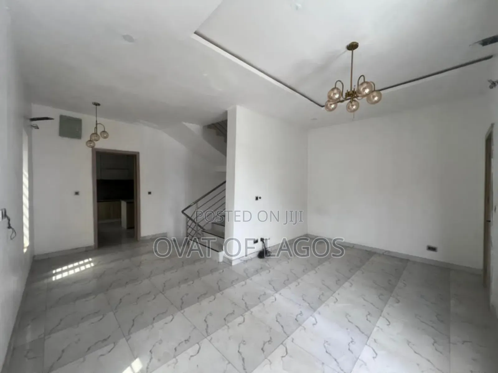 5bdrm Duplex in Chevron for rent