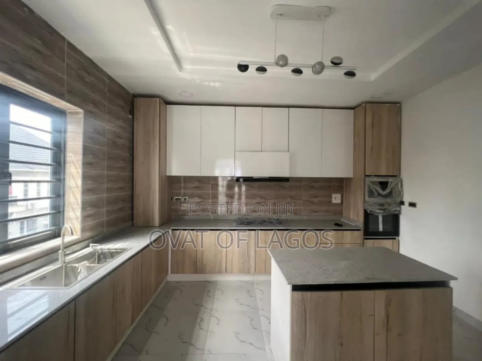 5bdrm Duplex in Chevron for rent
