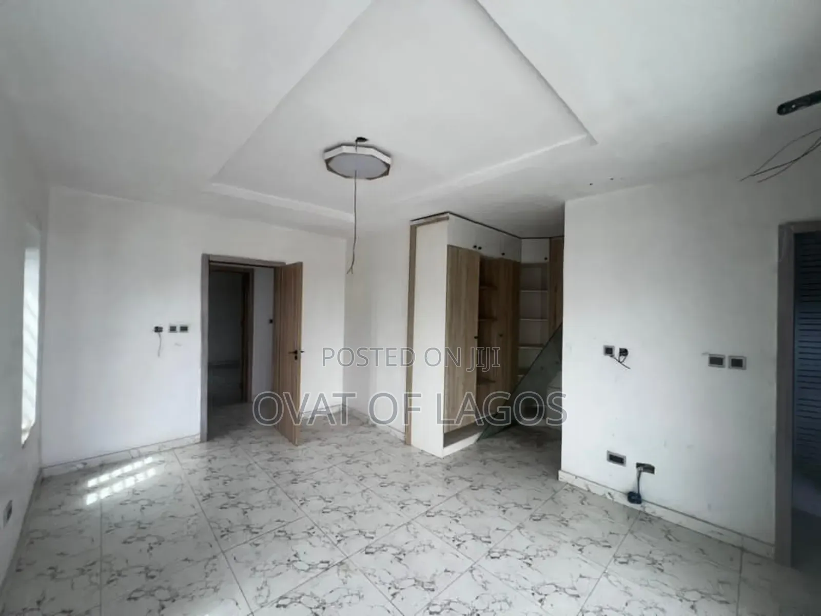 5bdrm Duplex in Chevron for rent