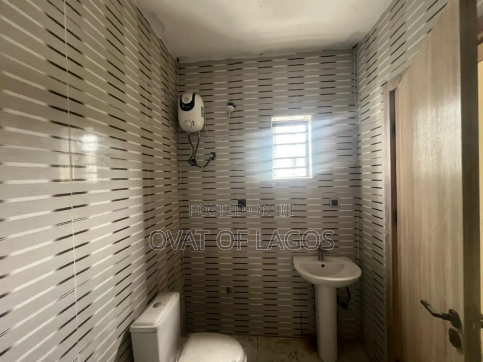 5bdrm Duplex in Chevron for rent