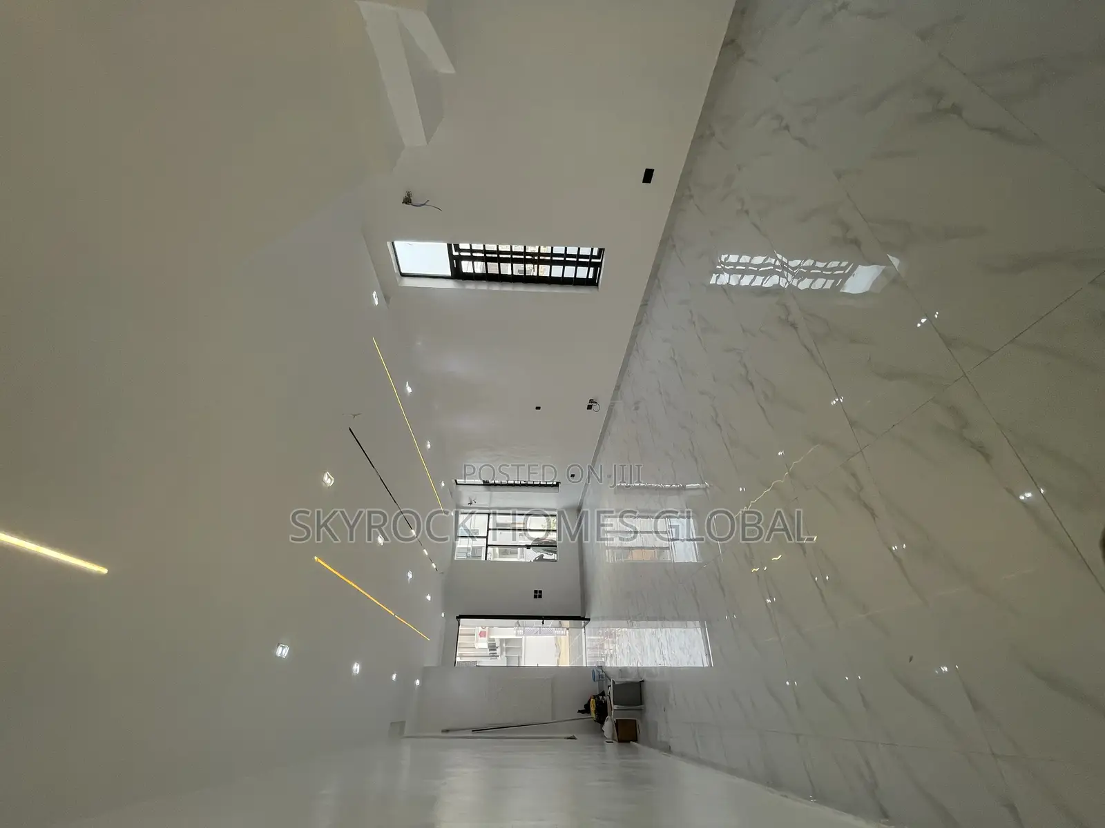 5bdrm Duplex in Ikota for sale
