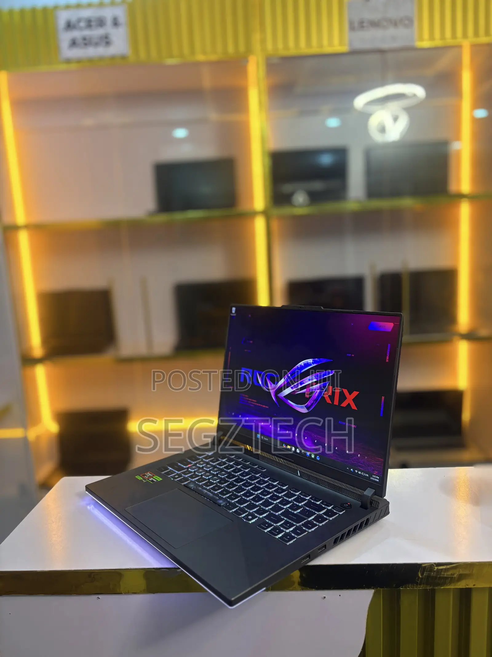 Laptop Asus ROG Zephyrus G16 24GB AMD Ryzen 9 SSD 1T