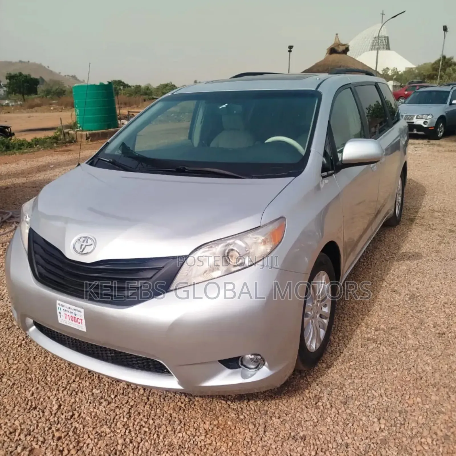 Toyota Sienna XLE 8-Passenger 4dr Minivan (3.5L 6cyl 6A) 2014 Silver