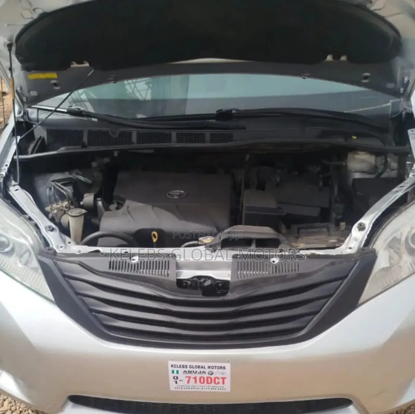 Toyota Sienna XLE 8-Passenger 4dr Minivan (3.5L 6cyl 6A) 2014 Silver