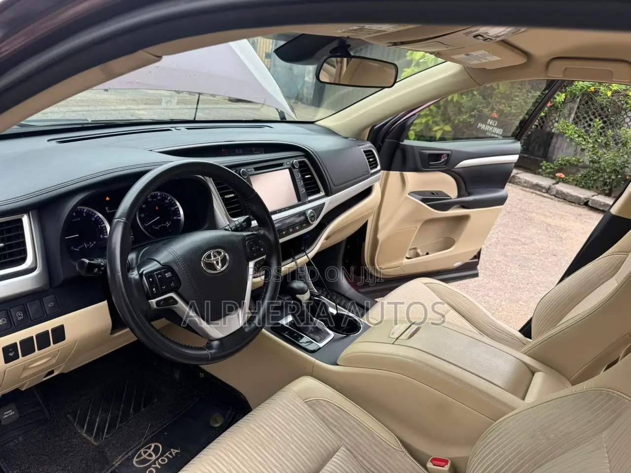 Toyota Highlander LE Plus 2019 Burgundy
