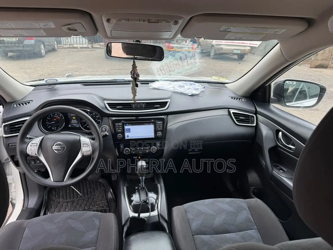Nissan Rogue SV 4dr SUV (2.5L 4cyl CVT) 2015 White