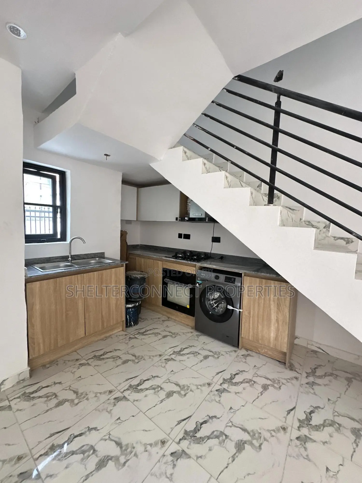 2bdrm Townhouse / Terrace in Lekki Phase 1 for rent