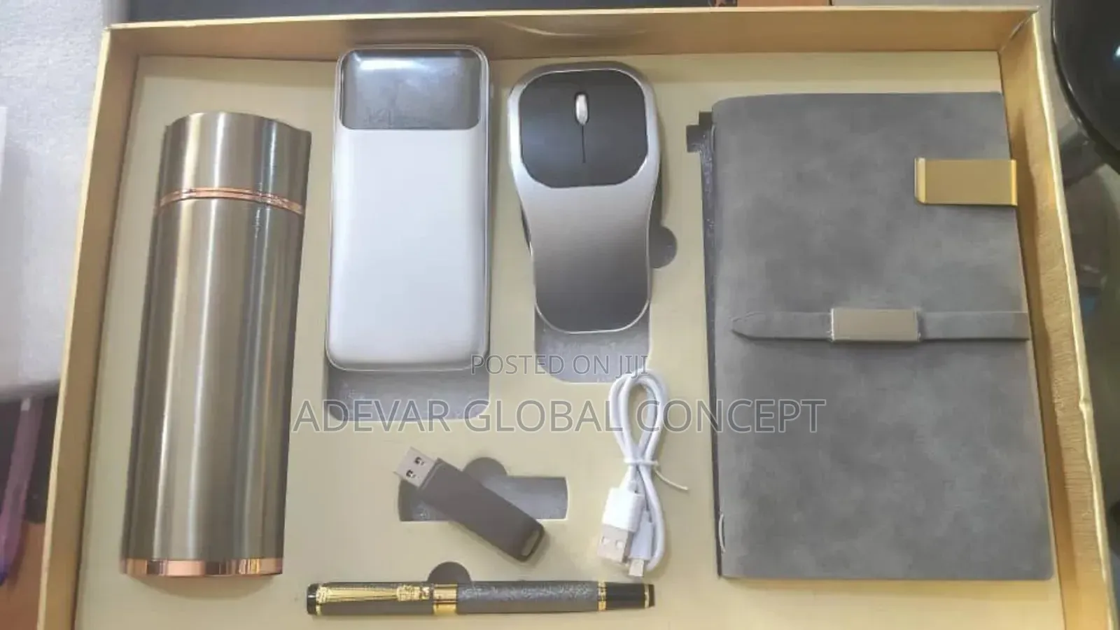 Exclusive Corporate Gift Set
Insulated Flask, Power Bank,
Pen Etc