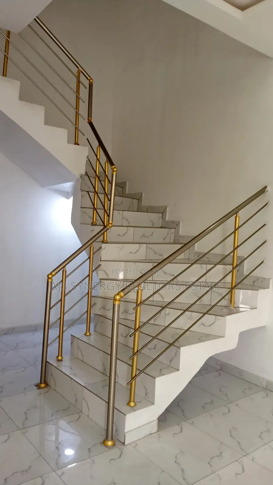 4bdrm Duplex in Chevron for sale