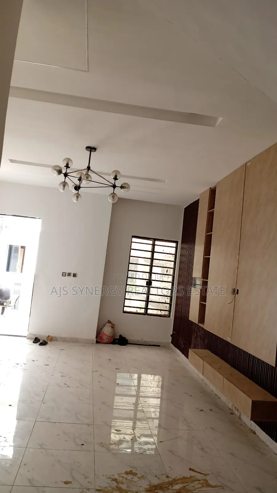 4bdrm Duplex in Chevron for sale