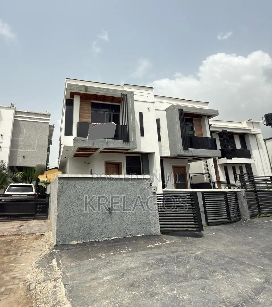 4bdrm Duplex in Chevron for sale