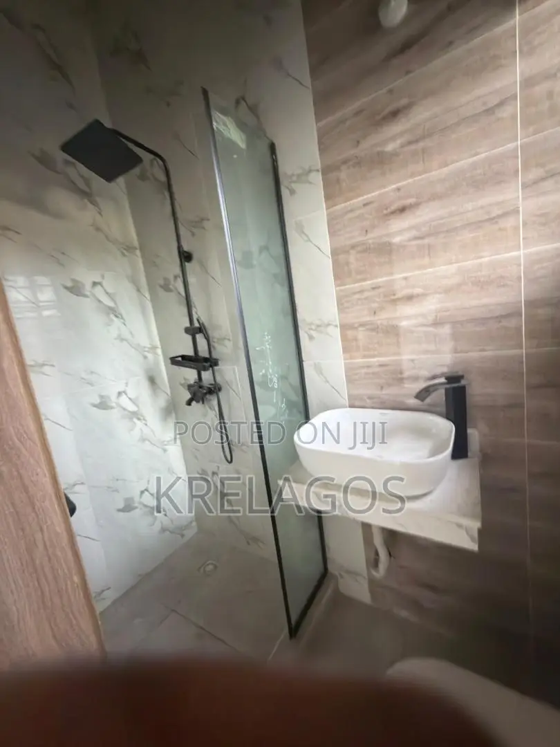 4bdrm Duplex in Chevron for sale