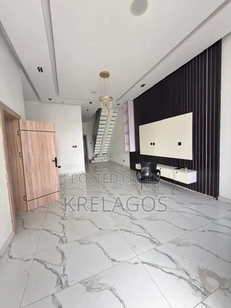 4bdrm Duplex in Chevron for sale
