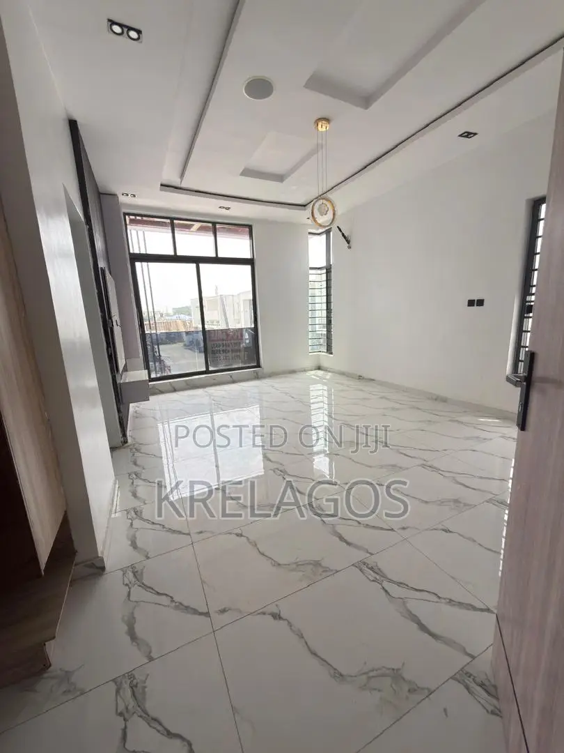 4bdrm Duplex in Chevron for sale