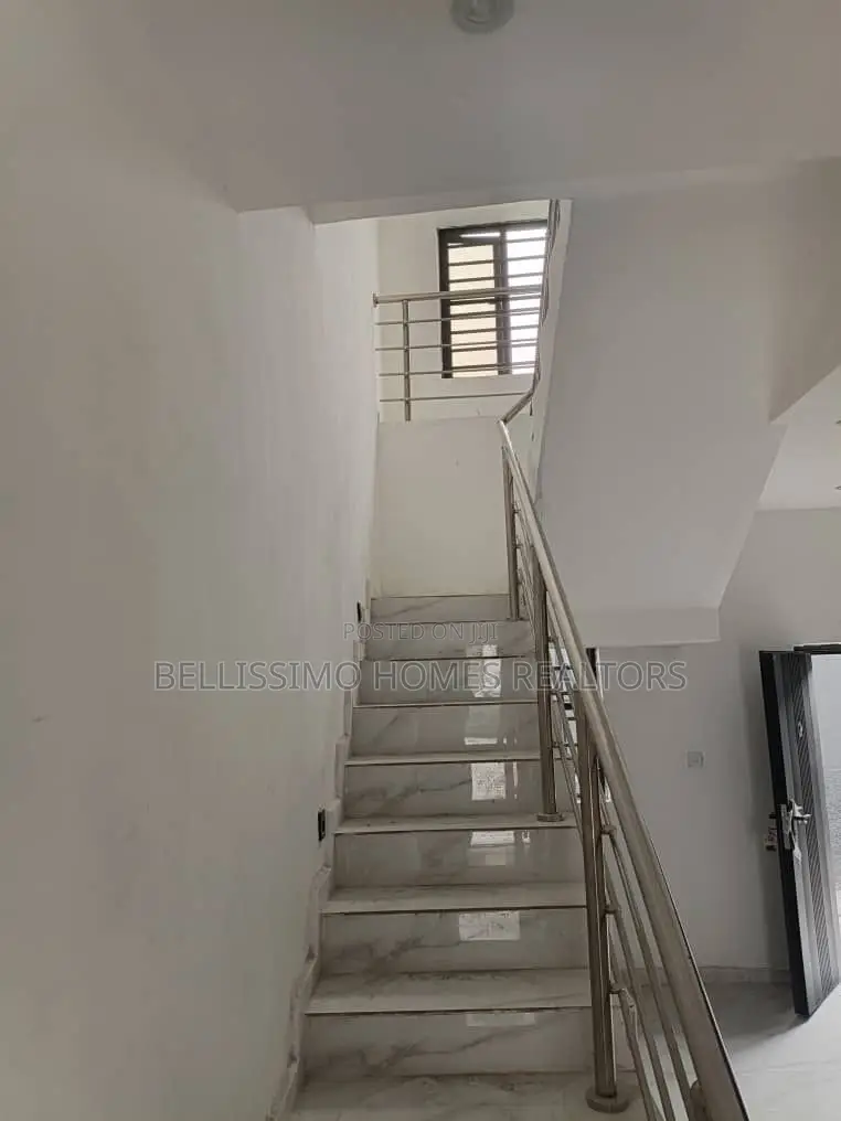 4bdrm Townhouse/Terrace in Lekki Phase 1 for sale
