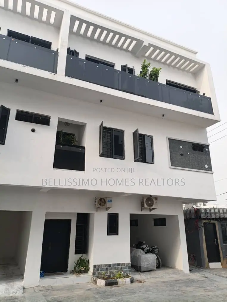 4bdrm Townhouse/Terrace in Lekki Phase 1 for sale
