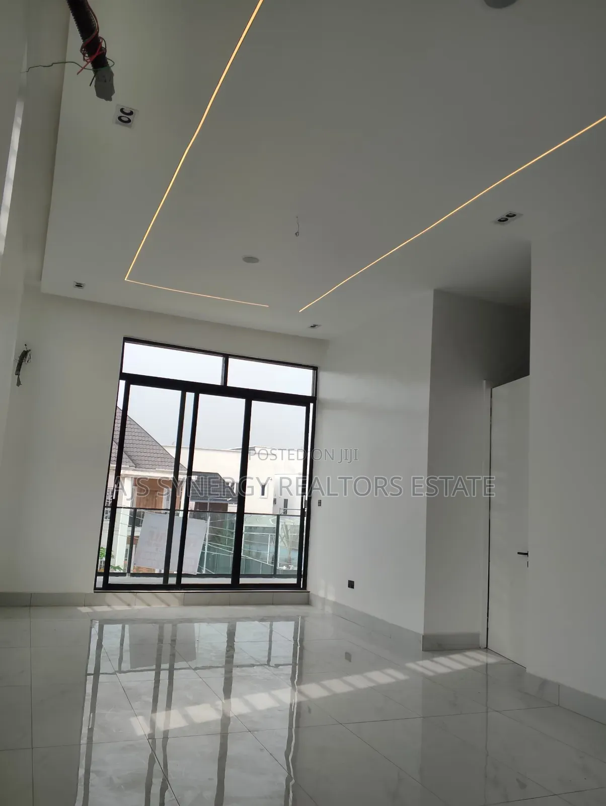 5bdrm Duplex in Ikota for sale