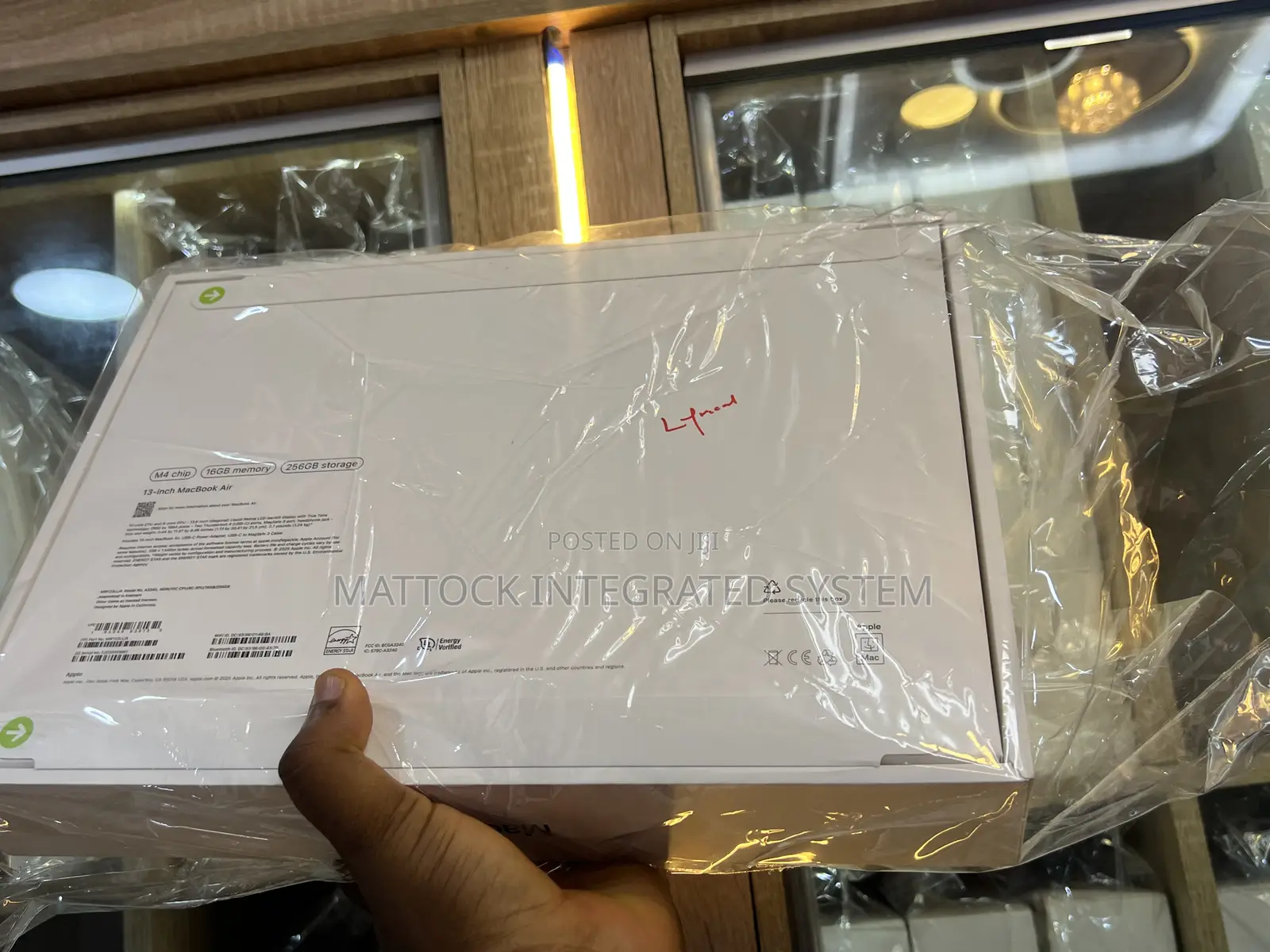 New Laptop Apple MacBook Air 2025 M4 13-inch 16GB Apple M4 SSD 512GB