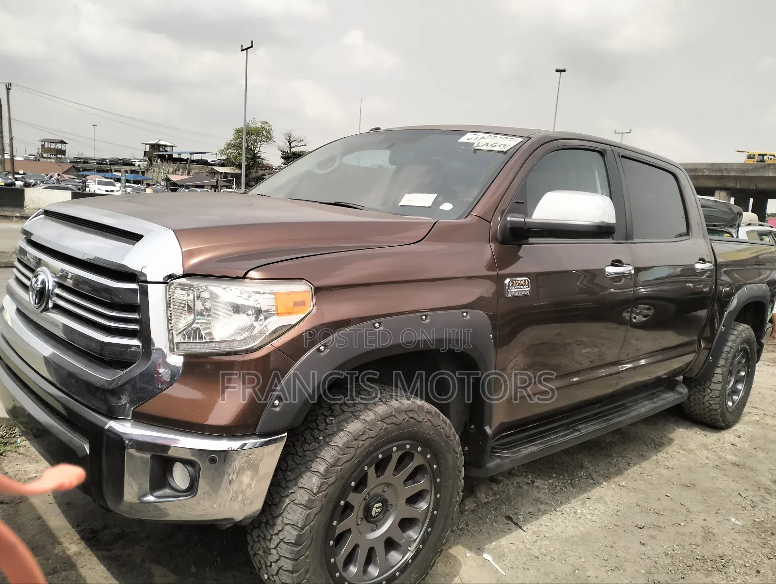 Toyota Tundra 1794 5.7L V8 w/FFV 4x4 CrewMax 5.6 ft. box 145.7 in. WB