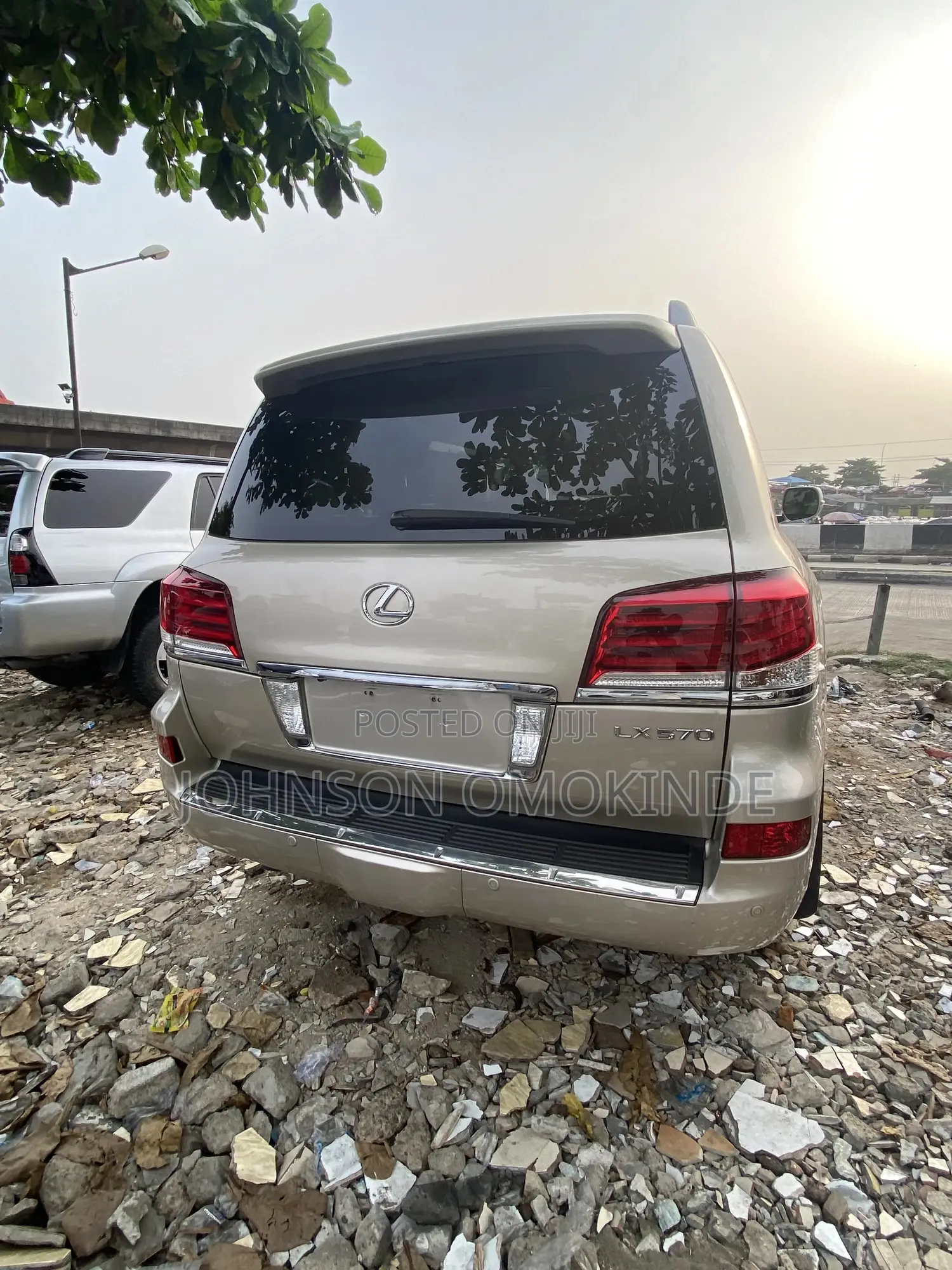 Lexus LX 570 AWD 2016 Gold