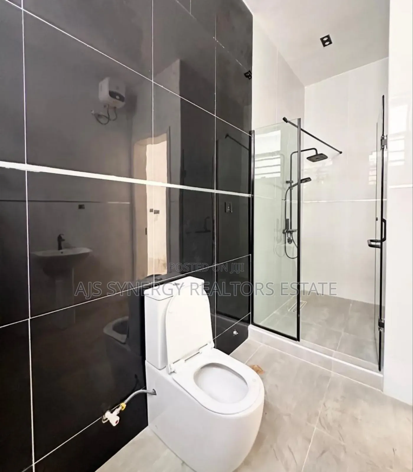 4bdrm Duplex in Chevron for rent