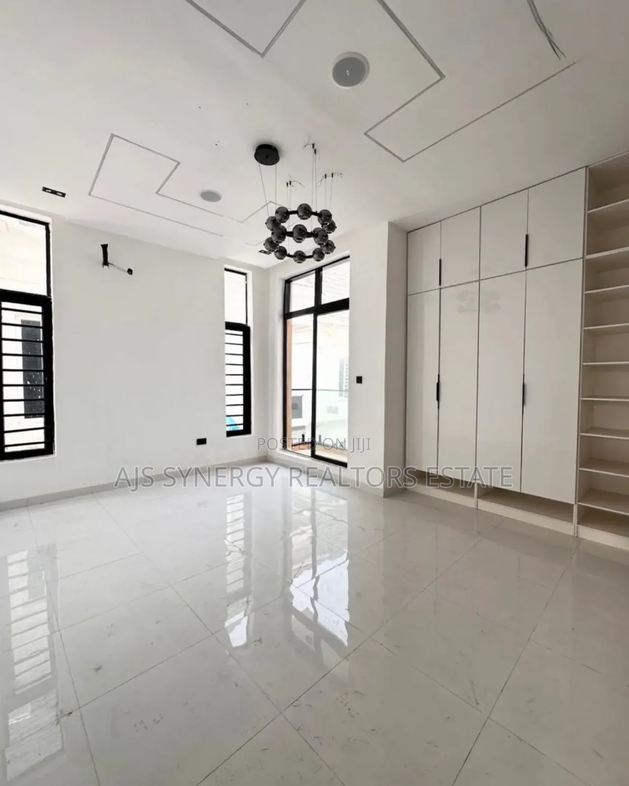 4bdrm Duplex in Chevron for rent